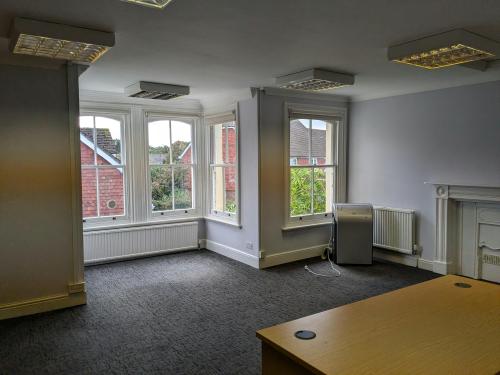 Broadoak House, Horsham Road, Cranleigh, GU6