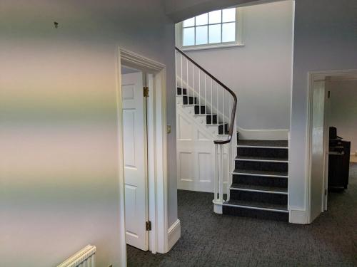 Broadoak House, Horsham Road, Cranleigh, GU6