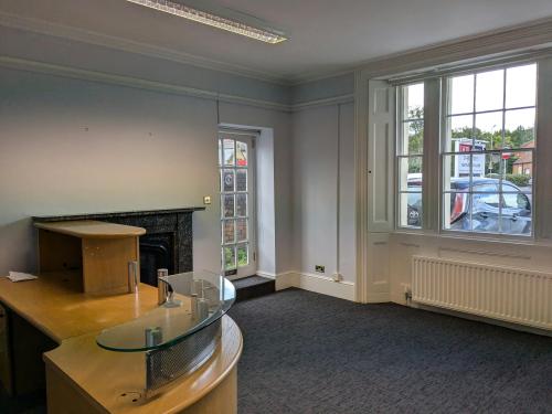 Broadoak House, Horsham Road, Cranleigh, GU6