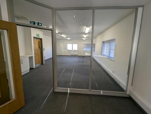 Unit 18, Boundary Business Centre, Boundary Way, Woking, GU21