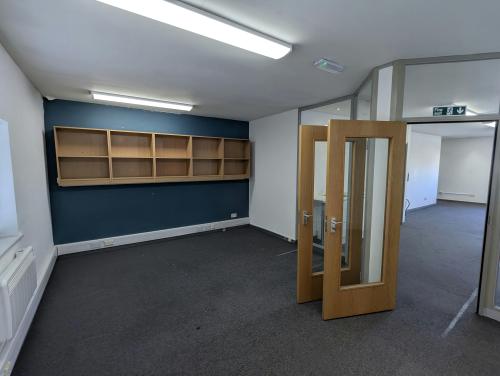 Unit 18, Boundary Business Centre, Woking, GU21