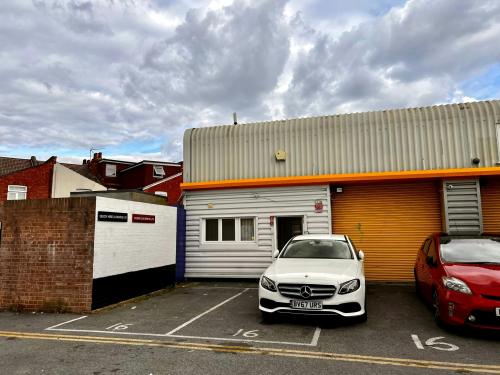 Unit 16, Cygnus Business Centre, Dalmeyer Road, Willesden, London, NW10