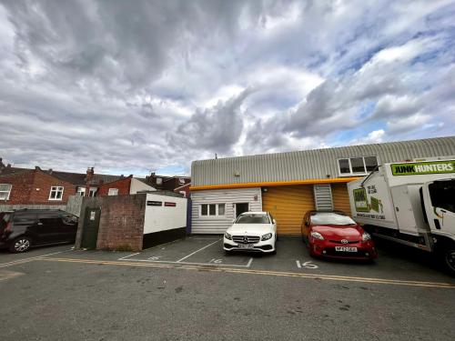 Unit 16, Cygnus Business Centre, Dalmeyer Road, Willesden, London, NW10