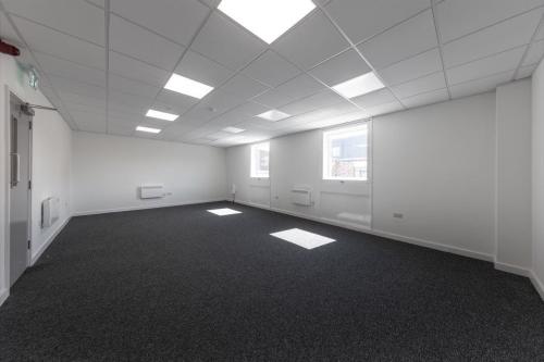 Unit 4, Heathrow International Trading Estate, Hounslow, TW4