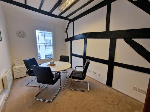 First Floor, 26 London Street, Basingstoke, RG21