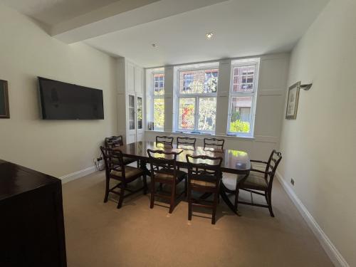 27A Brownlow Mews, Bloomsbury, London, WC1N