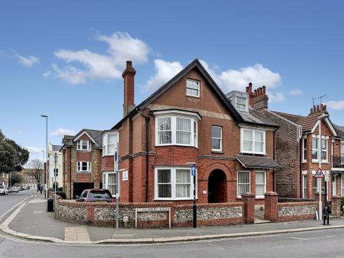 38 Salisbury Road, Worthing, BN11