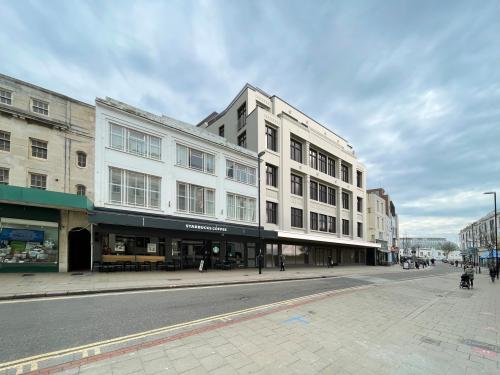 Debenaire, South Street, Worthing, BN11