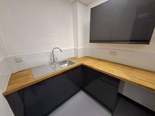 Unit 19, Blakelands Industrial Estate, Tanners Drive, Milton Keynes, MK14