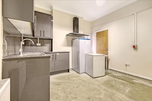 226 Brighton Road, South Croydon, CR2