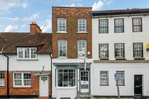 26 Windsor Street, Chertsey, KT16