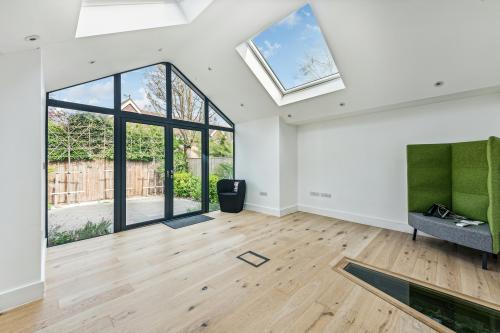 26 Windsor Street, Chertsey, KT16