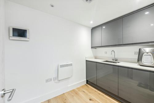 26 Windsor Street, Chertsey, KT16