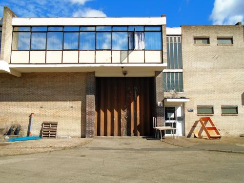 Unit 3, Lyndean Industrial Estate, Felixstowe Road, Abbey Wood, London, SE2