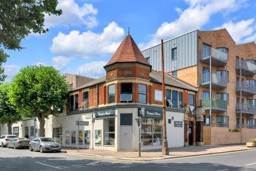 677 High Road, North Finchley, London, N12