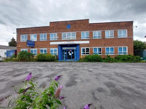 82-88 Hampton Road West, Hanworth, TW13