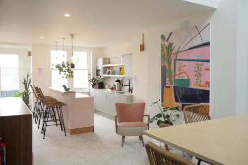 83 Queens Road, Brighton, BN1