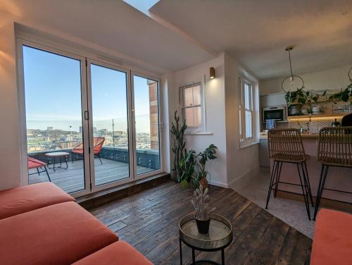 83 Queens Road, Brighton, BN1