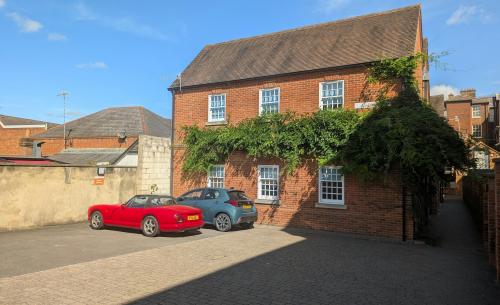 Saxon House, 28 Castle Street, Guildford, GU1
