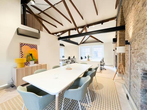 34-35 Eastcastle Street, Fitzrovia, London, W1W