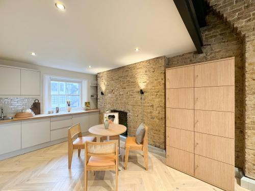 34-35 Eastcastle Street, Fitzrovia, London, W1W