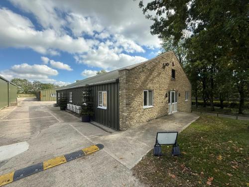 Unit 7, Pinkney Park, Malmesbury, SN16
