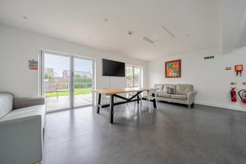 Felstead (The Sheiling), 81-83 Colman Way, Redhill, RH1