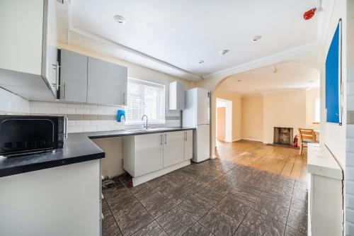Rainscombe Farm and Bungalow, Dowlands Lane, Smallfield, Surrey, RH6