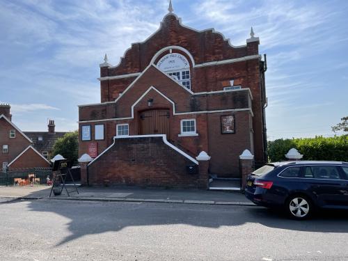 Hailsham Free Church and Manse, Western Road, Hailsham, BN27