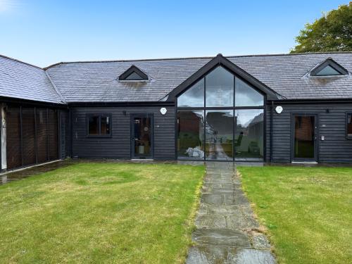 8, Langham Barns Business Centre, Langham Lane, Colchester, CO4