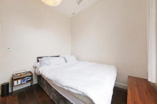 Flat 4, Grove Park, Camberwell, London, SE5