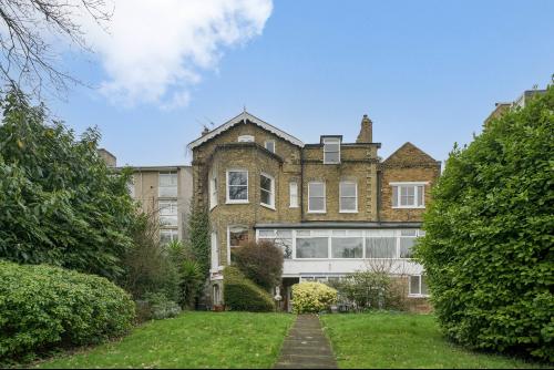 Flat 4, Grove Park, Camberwell, London, SE5