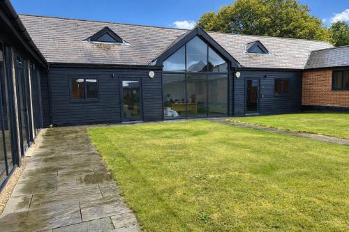 8, Langham Barns Business Centre, Langham Lane, Colchester, CO4