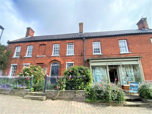 Carlton & Melton House, Market Place, Norwich, NR10