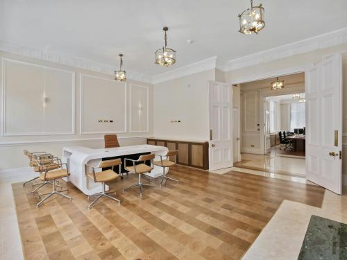 40 South Audley Street, Mayfair, London, W1K