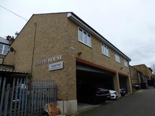 2C Florence Avenue, Enfield, EN2