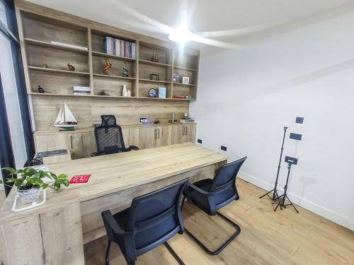 Unit 15, Belvue Business Centre, Belvue Road, Northolt, UB5