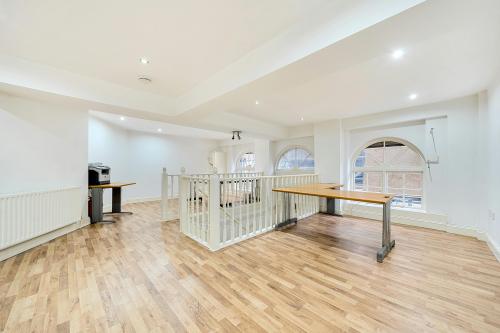 Unit E Pennybank Chambers, 1 Fairchild Place, Shoreditch, London, EC2A