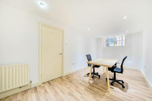 Unit E Pennybank Chambers, 1 Fairchild Place, Shoreditch, London, EC2A