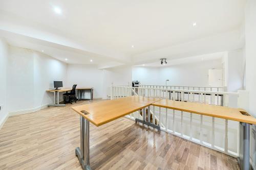 Unit E Pennybank Chambers, 1 Fairchild Place, Shoreditch, London, EC2A