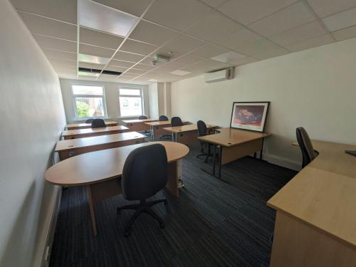 185 Fleet Road, Fleet, GU51