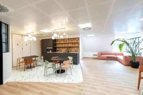 10 Dean Farrar Street, St James, London, SW1H