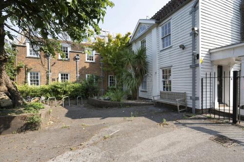 Picton House, 52 High Street, Kingston upon Thames, KT1