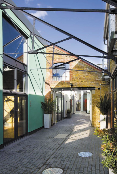 5 Crane Mews, Gould Road, Twickenham, TW2