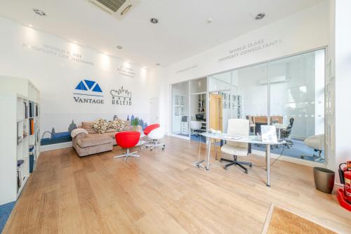 122 Bridges Court Road, Battersea, London, SW11