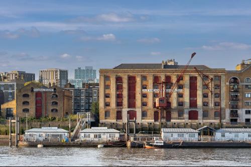 King Henrys & Phoenix Wharves, Wapping Waterfront, Wapping High Street, Wapping, London, E1W