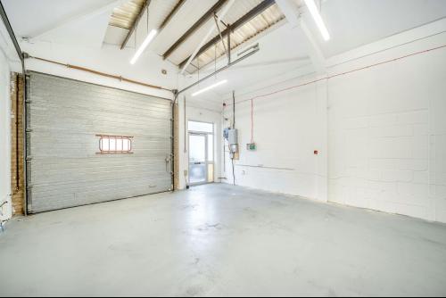 Unit 14, Robert Cort Industrial Estate, Britten Road, Reading, RG2