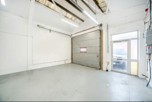 Unit 14, Robert Cort Industrial Estate, Britten Road, Reading, RG2