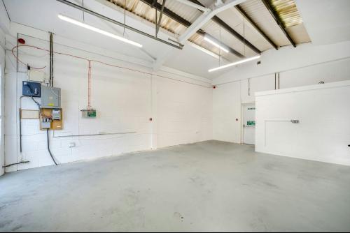 Unit 14, Robert Cort Industrial Estate, Britten Road, Reading, RG2