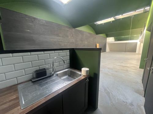 Unit 18 Lloyds Court, Manor Royal, Crawley, RH10